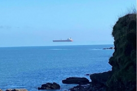 Barco-volador-frente-a-la-costa-de-Falmouth.jpg