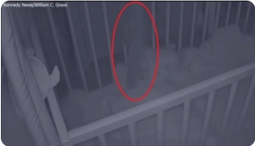 La-mano-del-fantasma-toca-al-bebe.jpg