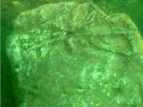 piramides-chinas-submarinas-con-simbolos-misteriosos4.jpg