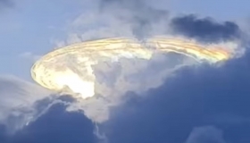 Nave-brillante-sobre-las-nubes-en-Taiwan.jpg