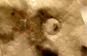 Enorme-estructura-rectangular-descubierta-en-la-superficie-de-Marte.jpg