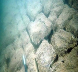 piramides-chinas-submarinas-con-simbolos-misteriosos3.jpg