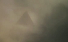 OVNI-Triangulo-Negro-sobre-el-cielo-de-Beijing.jpg