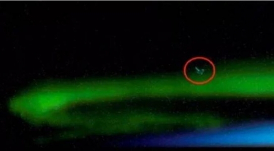 OVNI-descubierto-en-la-Auroras-boreales.jpg