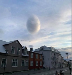 Islandia-una-enorme-nube-huevo.jpg