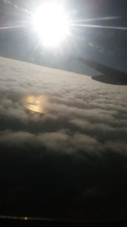 Una foto de un OVNI camuflado entre las nubes